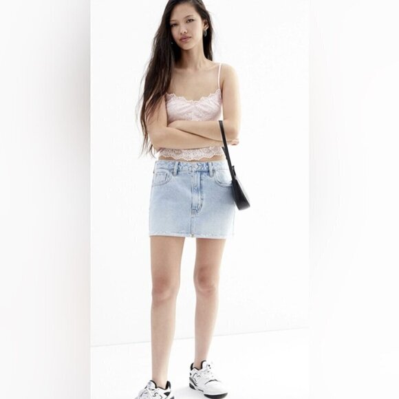 PacSun - Ladies, Low-Rise Denim Mini Skirt - Medium Indigo. Size: 24(US). (1603) - Picture 11 of 11